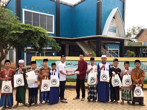 Silahturahmi Santri Dukung Ganjar Lampung Ke Pondok Pesantren Husnul Amal Lampung Utara Relawan