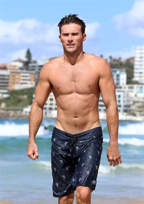 Scott Eastwood Flashes Abs And Muscular Frame As Legend Clint S Son
