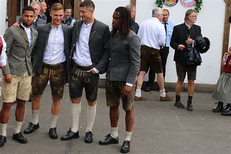 Gnabry vergibt die größte deutsche chance. FC Bayern Spieler auf dem Oktoberfest 2018 am letzten ...