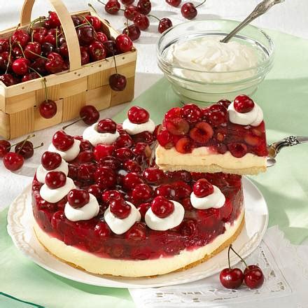 Kuchen auf einem kuchengitter auskühlen lassen. Kirsch-Pudding-Torte Rezept - LECKER.de