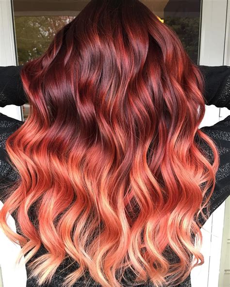 Πάρτε ιδέες για μοντέρνα χρώματα μαλλιών με κόκκινο όμπρε σε συνδυασμό με μαύρα καστανά ή ξανθά