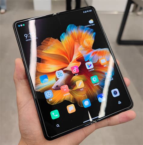 Mi Mix Fold Hands On Pictures And Videos Show That The Crease Is Strong