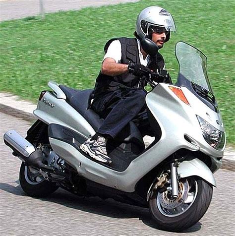 How to adjust idle speed on yamaha majesty 250 yp250 using a handheld tachometer. Anunturi din Vanzari Scutere Second Hand > Yamaha