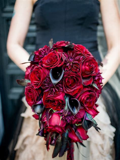 16.04.2021 · red wedding bouquet. 13 Stylish Halloween Wedding Ideas for Your Ceremony and ...