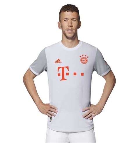 Every team assessed as the champions. Bayern Munich 2021 les nouveaux maillots de foot