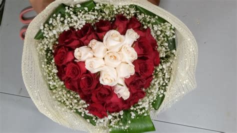 How To Arrange Heart Shaped Hand Tied Rose Bouquet Youtube
