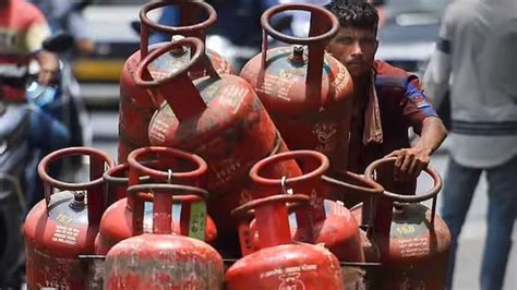 Lpg Cylinder ১ জানুয়ারি থেকে ৪৫০ টাকায় মিলবে রান্নার গ্যাস বড় ঘোষণা মুখ্যমন্ত্রীর Bengali