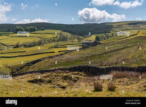 Barn Yorkshire Dales High Resolution Stock Photography And Images Alamy