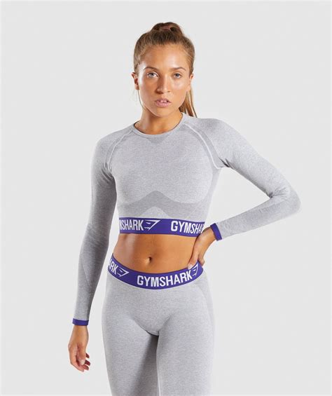 Gymshark Flex Long Sleeve Crop Top Light Grey Marlindigo 4 Outfits