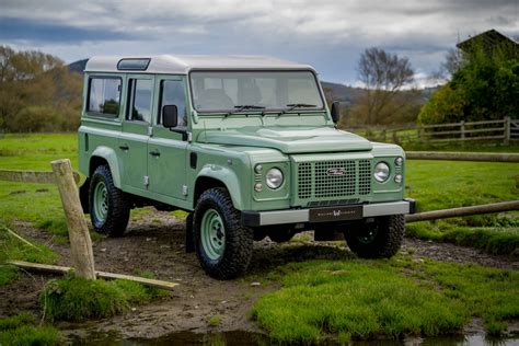 Land Rover Defender Station Wagon Heritage Edition Dk Xyb