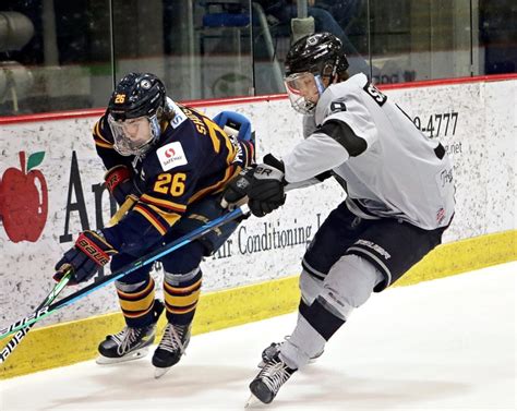 Vipers Opportunistic In 5 2 Win Over Backs Salmon Arm Silverbacks