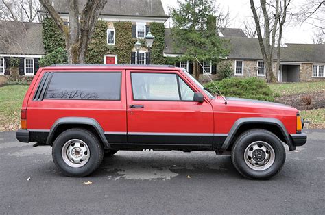 The jeep cherokee created the sport/utility market and went strong over the years. No Reserve 1993 Jeep Cherokee Sport Utility 2-Door 4.0L 6 ...