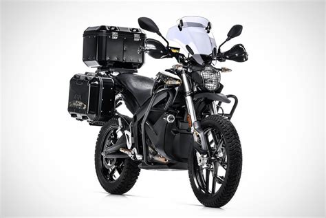 Zero cranks out three new batteries for 2018 along with a rather amazing leap in its charging technology. Zero Motorcycles DSR Black Forest Edition | Men's Gear