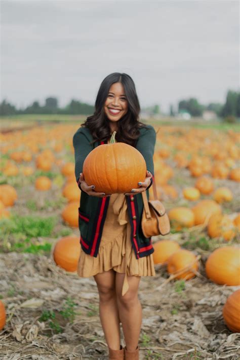 6 pumpkin patch outfit ideas you can wear this fall pumpkin patch outfit pumpkin patch