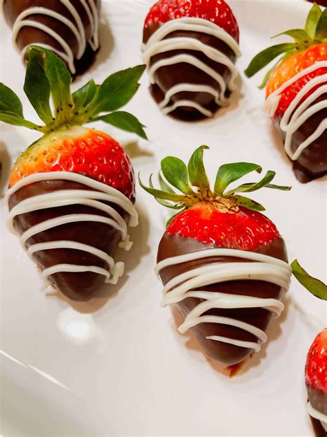 Chocolate Covered Strawberries Easy Microwave Recipe