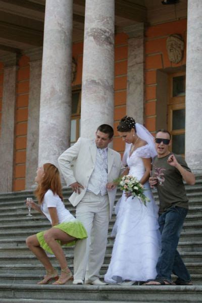 Drunk Bridesmaid Turns Cheeky In Wedding Photos 6 Pics