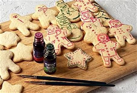 Use different cookie cutter shapes to mix things up, then decorate your heart out! Seven Types of Cookies for Christmas: Day One | Arctic Grub