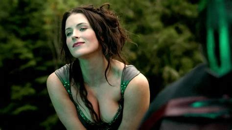 The Cw S Batwoman Series Casts Bridget Regan As Poison Ivy — Geektyrant