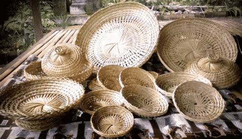 Berikut ini terdapat beberapa contoh seni rupa terapan dengan berbagai bentuk. Seni Rupa Terapan adalah - Fungsi, Macam, Unsur dan Contoh