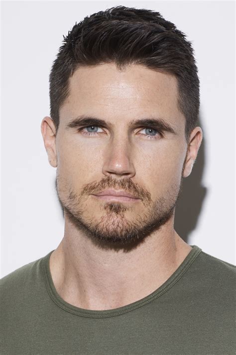 Robbie Amell On Starring in Greg Daniels' 'Upload' - Awardsdaily - The ...
