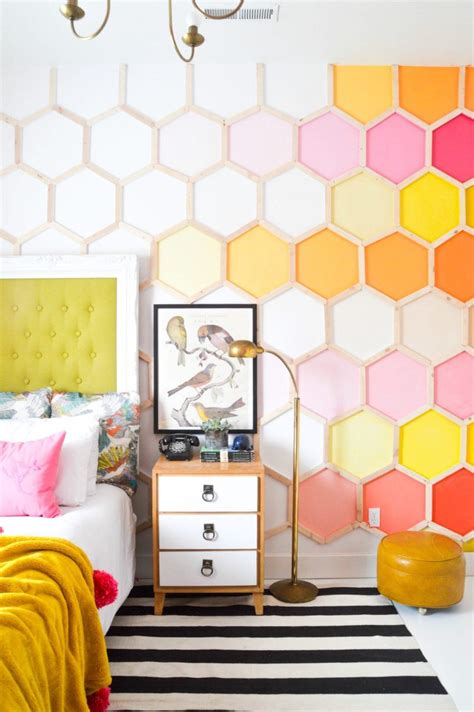 Kalau kamu tinggal di tempat terbatas seperti kost atau apartemen studio, wajar jika kamu merasa tidak ada cukup ruang untuk menambahkan furnitur sebagai dekorasi. √ 30+ Hiasan Dinding Kamar Buatan Sendiri Dari Kado & Origami