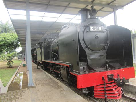 Asyiknya Wisata Sejarah di Museum Kereta Api Ambarawa - Dewi Setyowati