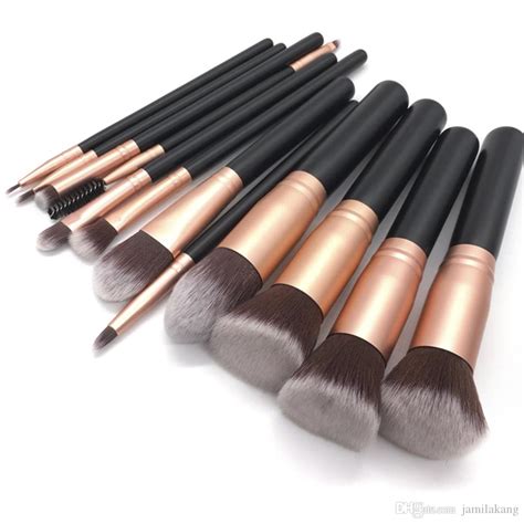 11 Types Of Makeup Brushes And Their Uses