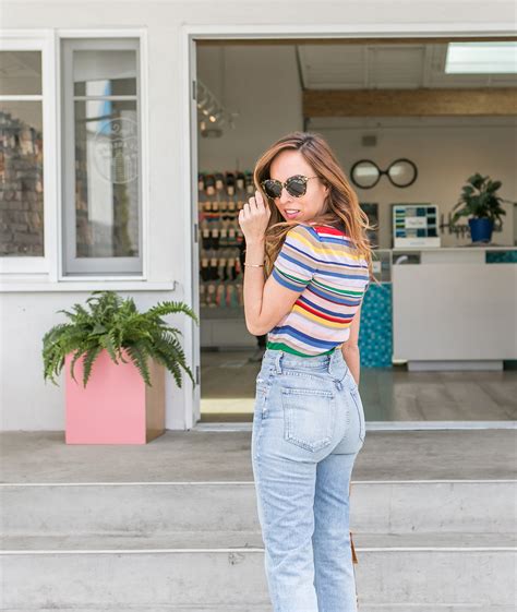 Sydne Style Shows The Best Mom Jeans Online In High Waist Vintage Denim
