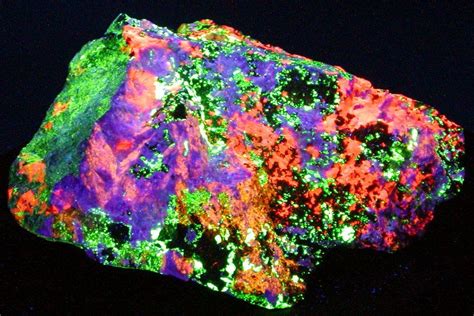 Secret World Of Fluorescent Minerals Gallery Rocks And Gems