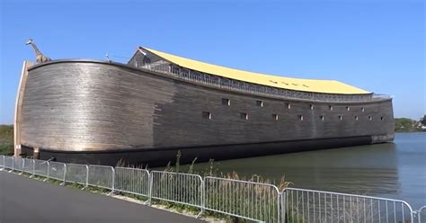 Carpenter Spends Twenty Years To Build Huge Life Sized Replica Of Noah