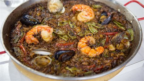 The best Spanish seafood paella recipe and sparkling sangria - TODAY.com