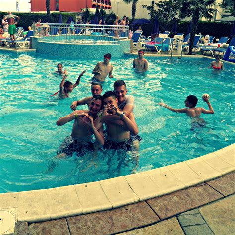 Obóz Grande Lux Zabawa Przy Basenie Obóz Wakacje Bułgaria Basen Hotel Outdoor Hot Tub Pool