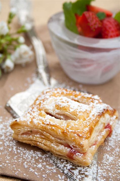 Erdbeer-Blätterteigtaschen Cake Factory Strudel Love Cake Food