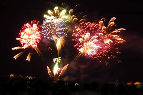 Phantom provides the widest range of consumer fireworks in all categories. Round of the Seasons in Japan: Flower Fire