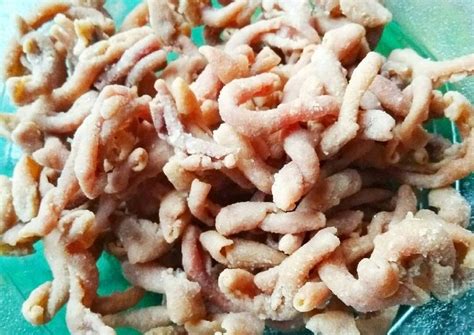 Cara membuatnya memang tidak terlalu sulit namun tidak gampang juga. Resep Usus Ayam Krispi Simpel oleh Chika Rahmadafani - Cookpad