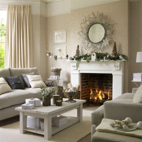 If your small living room is cramped, the last thing you want to do is hang out there. 42 Cool Ways To Cozy Up Your Living Room For Winter - DigsDigs