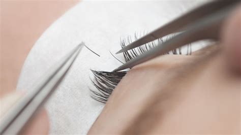 how to grow eyelashes naturally in 7 simple ways