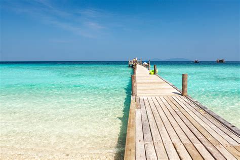 Lang tengah or pulau lang tengah is an island in terengganu in malaysia, featuring sandy white beaches and clear blue waters with plenty of fish and coral. Tourism Terengganu - Pulau Dan Pantai