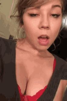 Downblouse Cleavage