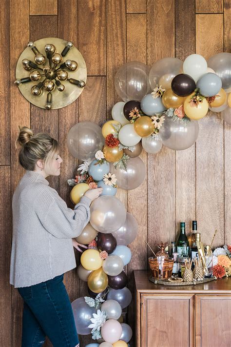 Diy How To Make A Festive Fall Balloon Arch Lauren Conrad 풍선 선물