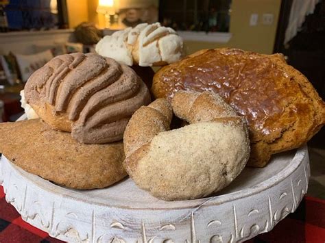 A Guide To The Most Popular Mexican Sweet Breads From Conchas To
