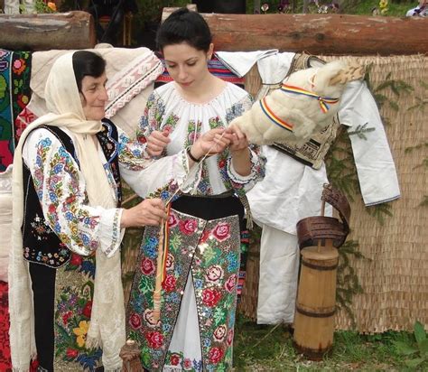 folk clothing romanian women traditional outfits