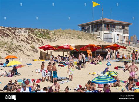 Frankreich Landes St Julien En Born Contis Strand Mit Rescue Point Stockfotografie Alamy