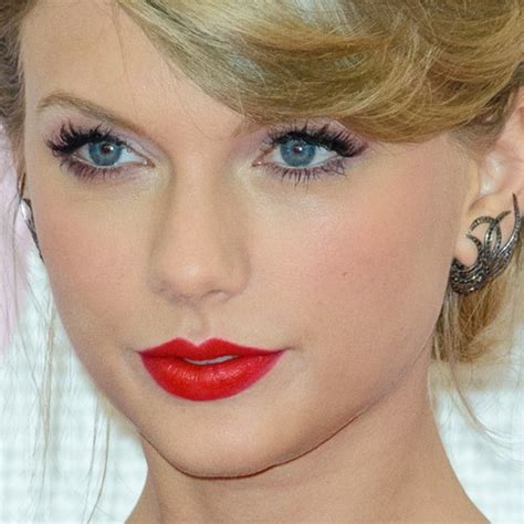 Taylor Swift Makeup Beige Eyeshadow Black Eyeshadow Blue Eyeshadow