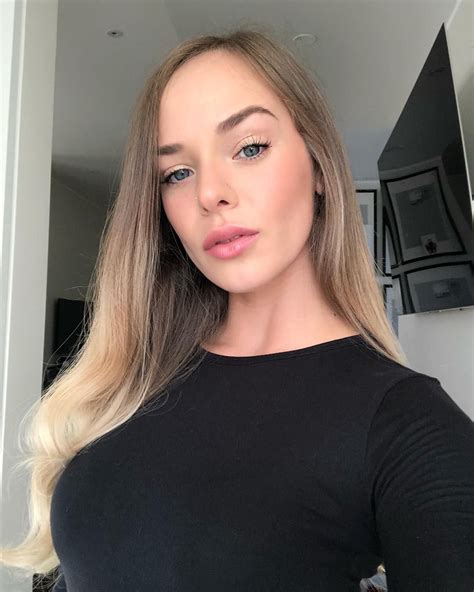 🌻 Iceland Canada Canadian Woman Shameless Selfie Lip Pout Blueeyes Blonde