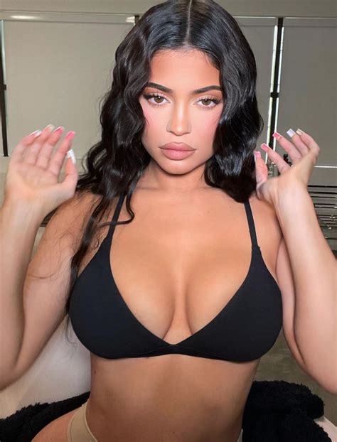 kylie jenner thrills fans as she dons plunging bikini in jaw dropping display daily star