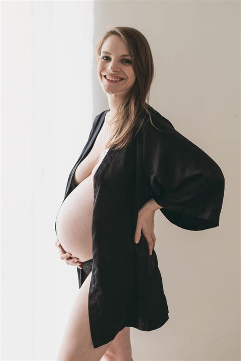 La femme enceinte de 7 mois mise en valeur Hélène Douay Photographe