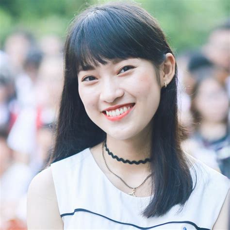 'mình quay clip chỉ để giải trí'. Cô gái 17 tuổi bắn 7 thứ tiếng - MC Thời sự quốc tế Trần ...
