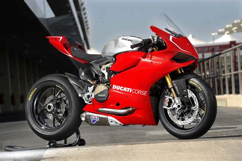 ducati 1199 panigale gets clean slate for weight in wsbk asphalt and rubber