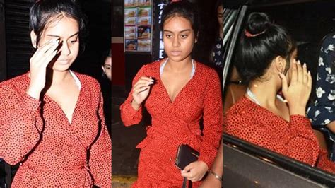 Kajol And Ajay Devgns Daughter Nysa Avoids Paparazzi On Her Dinner Date Hindi Movie News